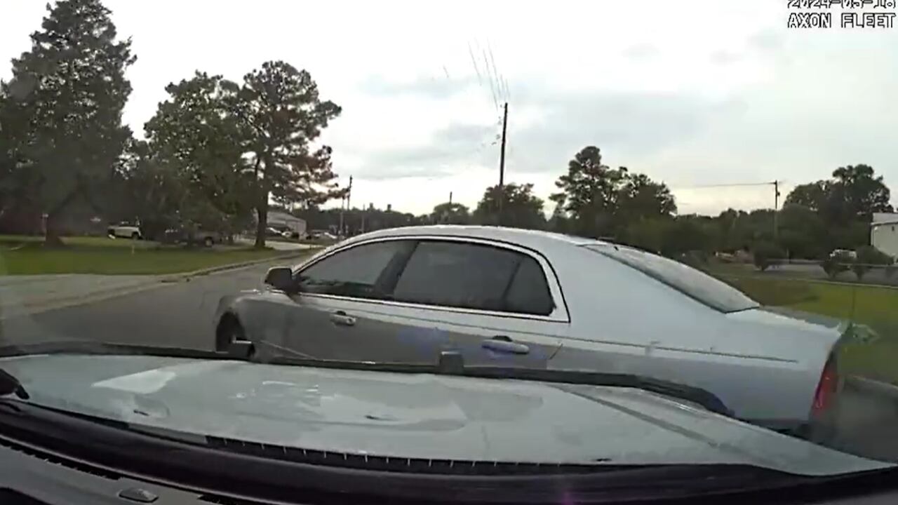DASHCAM: Florence county chase ends with stolen car crashing into tree - Vimarsana News