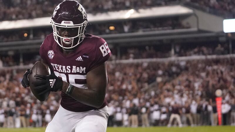 Texas A&M tight end Jalen Wydermyer catches a pass for a touchdown against Alabama during the...
